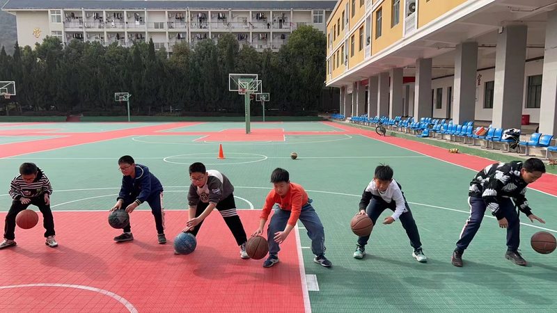 少儿编程课程：揭秘其背后的优与劣