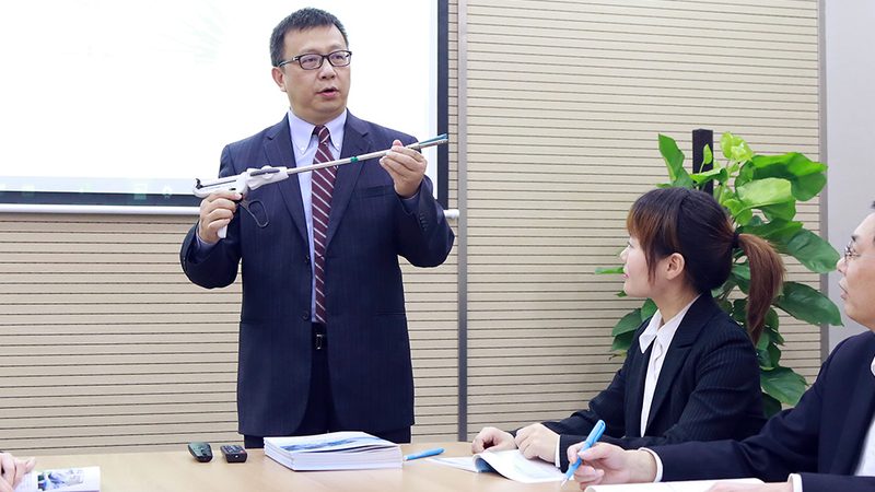 选择课程时，要关注课程质量。可以从以下几个方面进行判断：